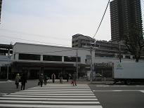1、兵庫駅北側に出てください。